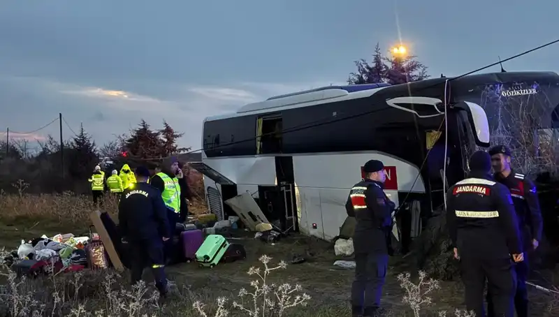 Çanakkale’de Feci Kaza: Kontrolden Çıkan Otobüs Şarampole Uçtu!