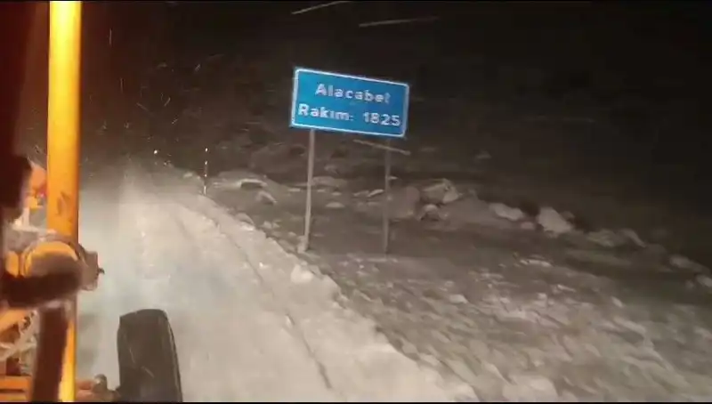 Antalya’da Kış Rüyası: Kar Yağışı Şehri Büyüledi!