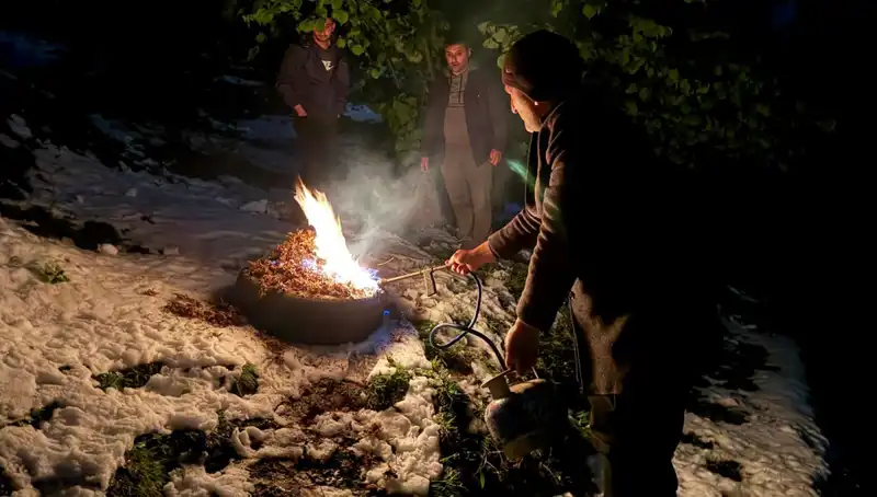 Mahallede Gece Yarısı Korku Dolu Anlar: Nöbet ve Lastik Yakma İsyanı