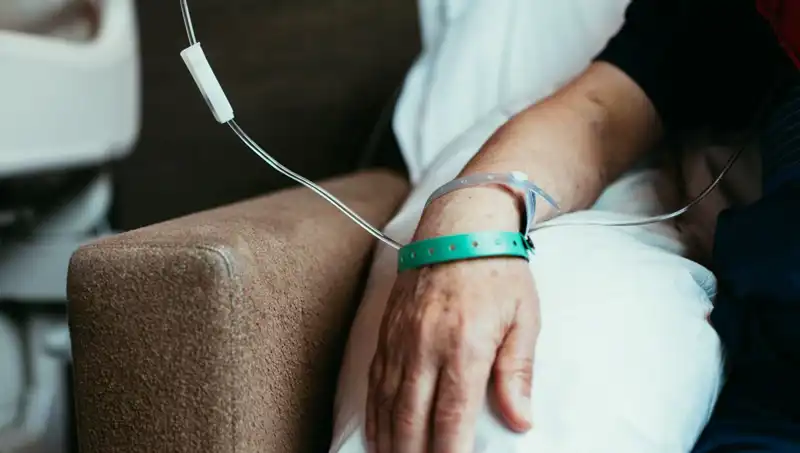 Düğün Stresi Zannedilen Hastalık: 35 Yaşındaki Adamın Kolon Kanseri Hikayesi