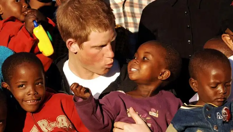 Prens Harry, 20 Yıl Önce Kurduğu Afrika'daki Yardım Kuruluşundan Neden İstifa Etti?