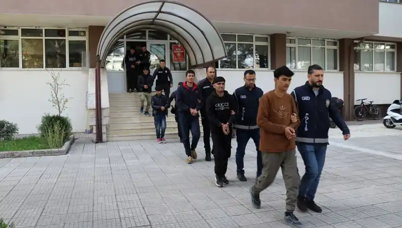 Edirne ve Kırklareli'nde Kaçak Göçmen Operasyonu: Güvenlik Güçleri Harekete Geçti