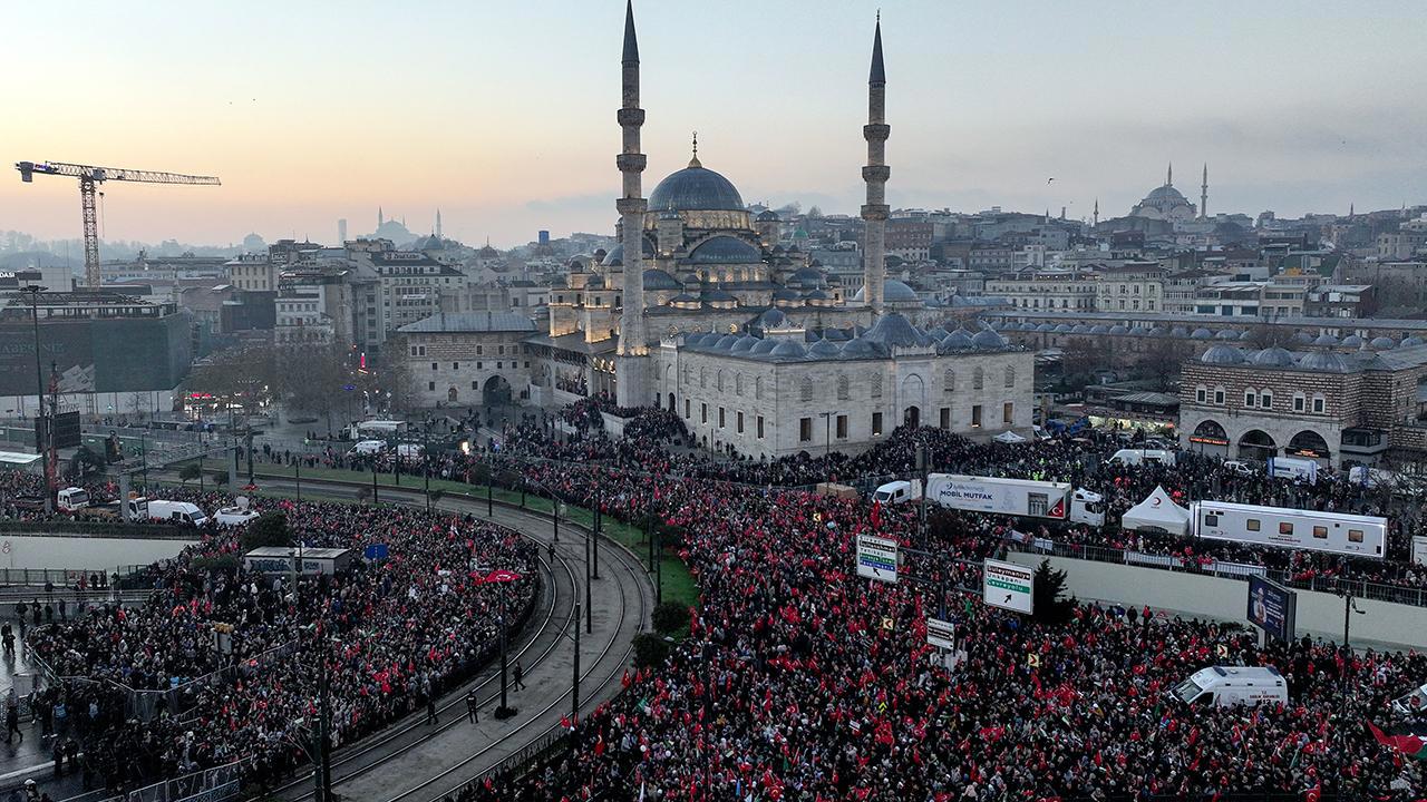 İnsanlık İstanbul'da Bir Araya Geldi