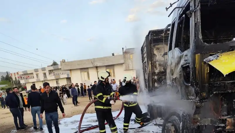 Park Halindeki İki TIR, Korkunç Bir Yangınla Alev Alev Yandı