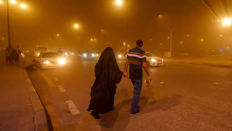 Irak'ta Kum Fırtınası: Hava Trafiği Durdu, Sağlık Sorunları Artıyor