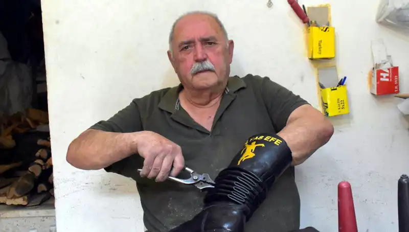 Tireli Hasan Usta: 64 Yıldır Sanatına Aşkla Hizmet Ediyor