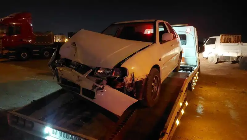Otomobil ve Kamyonet Çarpıştı, Kaza Yerinde Bir Yaralı