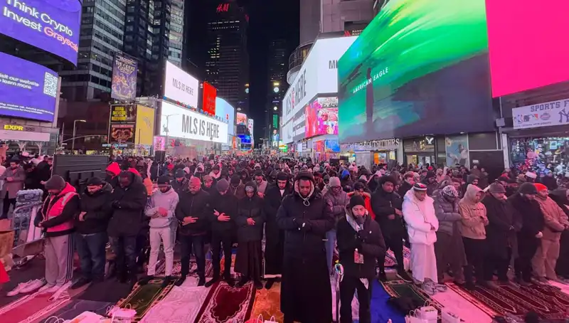 New York Times Meydanı’nda Tarihi Teravih Namazı Etkinliği Gerçekleşti