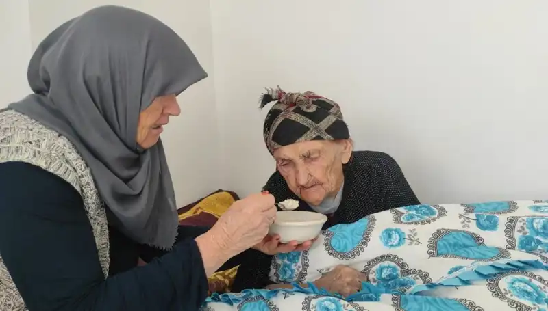 102 Yaşındaki Kezik Nine: Hayatında Hiç Doktora Gitmediği Besin Sırrı Ortaya Çıktı