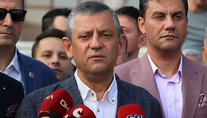 Özgür Özel: "Sandığı Ortadan Kaldırmak İstiyorlar" İfadesiyle Siyasi Krize Dikkat Çekti