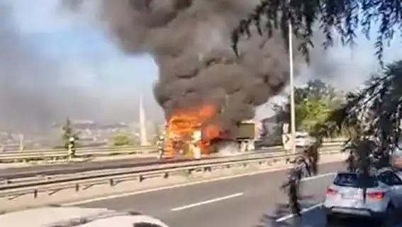 D-100 Karayolu’nda TIR Yangını: Şehirler Arası Trafik Felç Oldu!