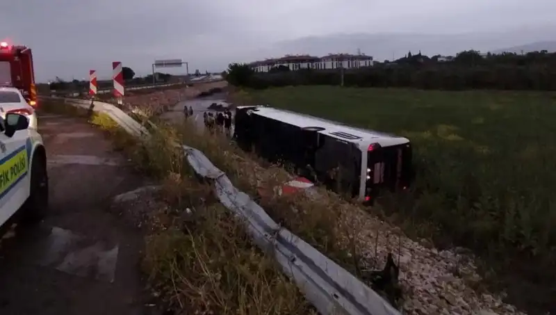 Manisa'da Yolcu Otobüsü Kazası: Sarsıcı Olayda Yaralılar Var!