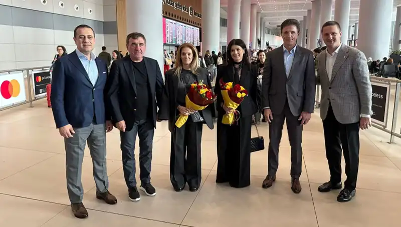 Hagi ve Popescu İstanbul'a Döndü: Eski Günler Yeniden Mi Canlanıyor?