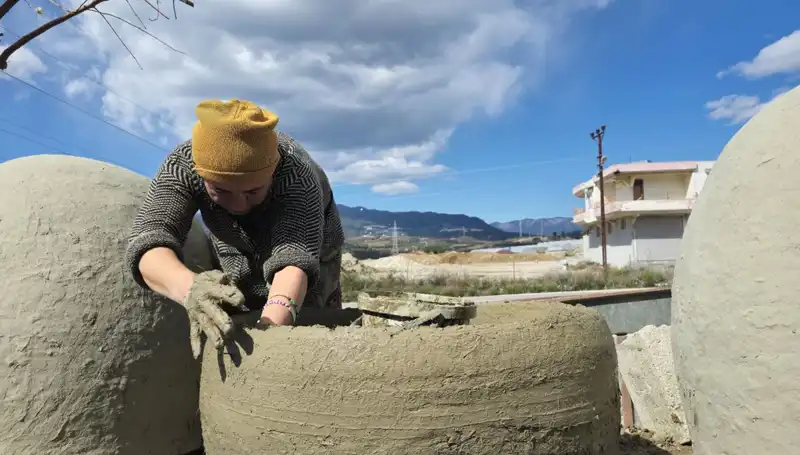 Hatay'da Kadınların Killi Toprakla Yaptığı Geleneksel El Sanatları