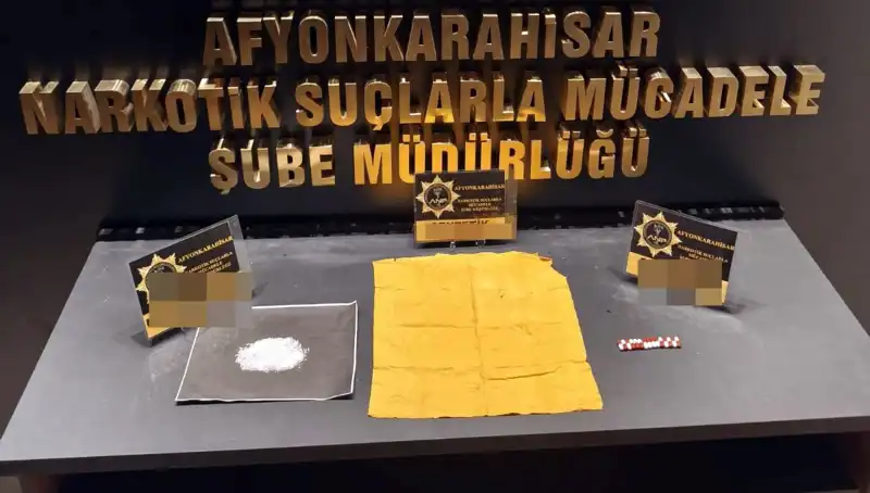 Afyonkarahisar'da Uyuşturucu Operasyonunda Şok Tutuklamalar: Üç Kişi Gözaltında!