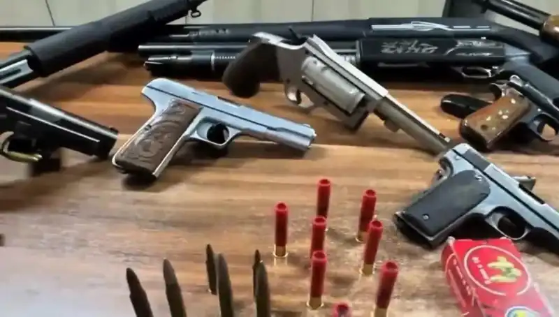 İzmir'de Yasa Dışı Silah Ticareti Operasyonunda Şok Gelişme: 1 Tutuklama!