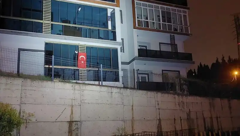 Sakarya'da Güvenlik Tehlikesi: 4 Katlı Apartman Acil Olarak Tahliye Edildi