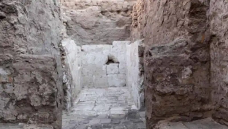 Mısır'da 3 Bin 500 Yıldan Daha Eski Kraliyet Mezarı Keşfedildi