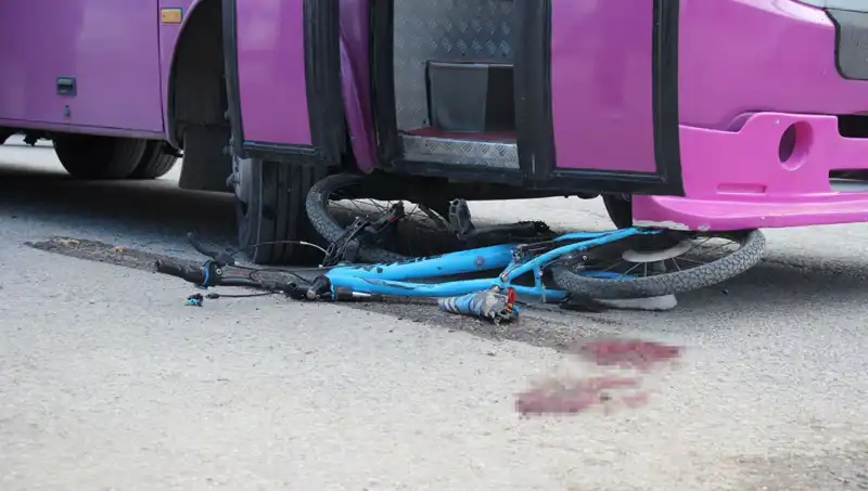 Bisikletiyle Sokağa Fırlayan Çocuk, Otobüsün Altında Kaldı: Detaylar Ortaya Çıktı