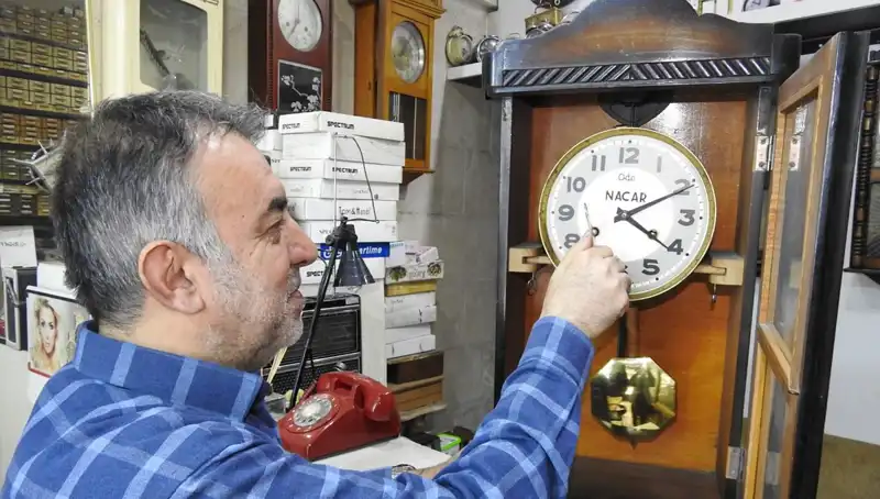 Tarihe Tanıklık Eden Saatler: 10 Metrekarede Usta Tamirci Hikayesi