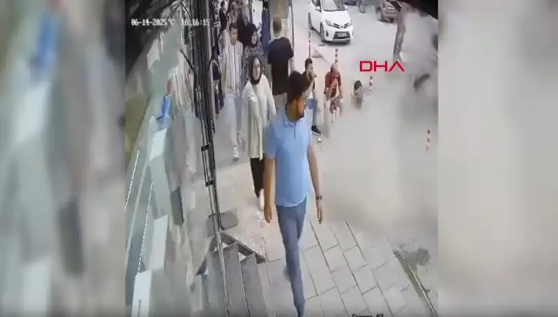 TIR Patiğinin Patlaması, Caddeyi Bir Anda Tedirgin Etti!