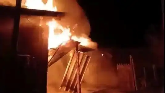 Karabük'te İki Ev Kül Oldu: Yangın Nedenleri Araştırılıyor