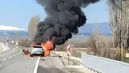 Kütahya’da Seyir Halindeki Otomobilde Alevler İçinde Korkutan Yangın