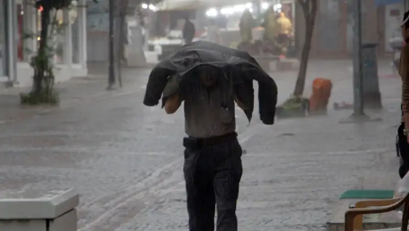 25 İlde Sarı Kodlu Uyarı: Kuvvetli Sağanakla Gelen Tehlikeler