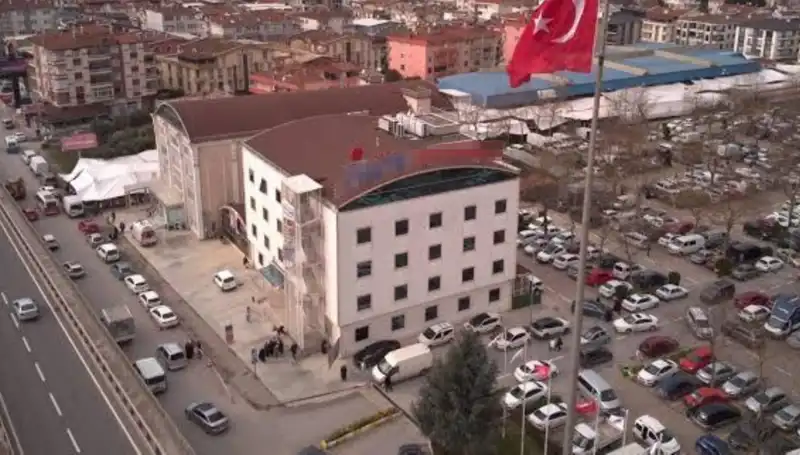 Deprem Mührü Alan Özel Hastanede Şok İddia: Perde Betonları Kesildi!