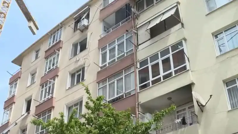 İstanbul'daki Site Kolonlarının Patlaması: 96 Daire Tahliye Edildi!