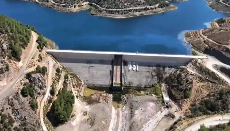 Çeşme'de Su Kesintileri Sona Eriyor: Vatandaşın Yüzü Gülecek