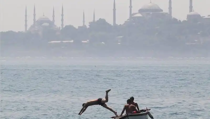 Bu Yaz Aşırı Sıcaklara Hazır Mıyız? 44 Dereceler Kapıda!