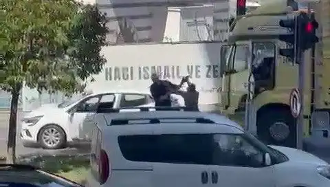 İstanbul Trafiğinde Çekiçli Dehşet: Yoldaşların Nefesini Kesecek Olay