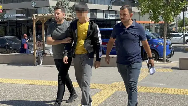 Kız kardeşiyle Tartışan Genç, Ağabeyini Bıçakla Yaraladı!