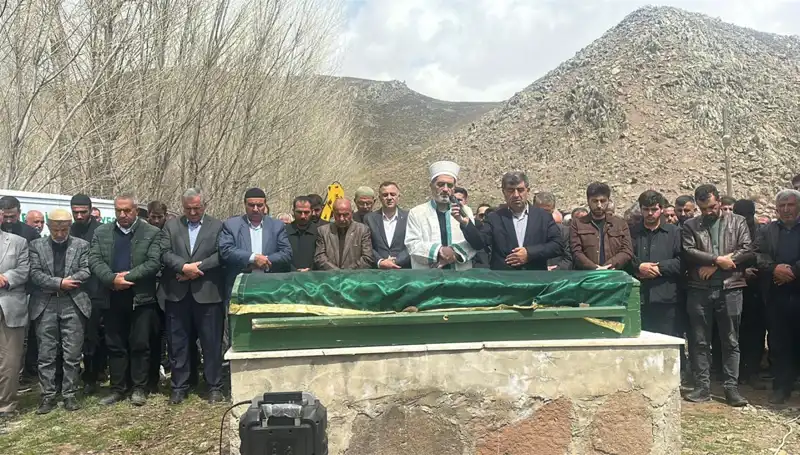 Baba ve Kızlarına Duygu Dolu Veda Töreni: Hayatın Acı Gerçekleri
