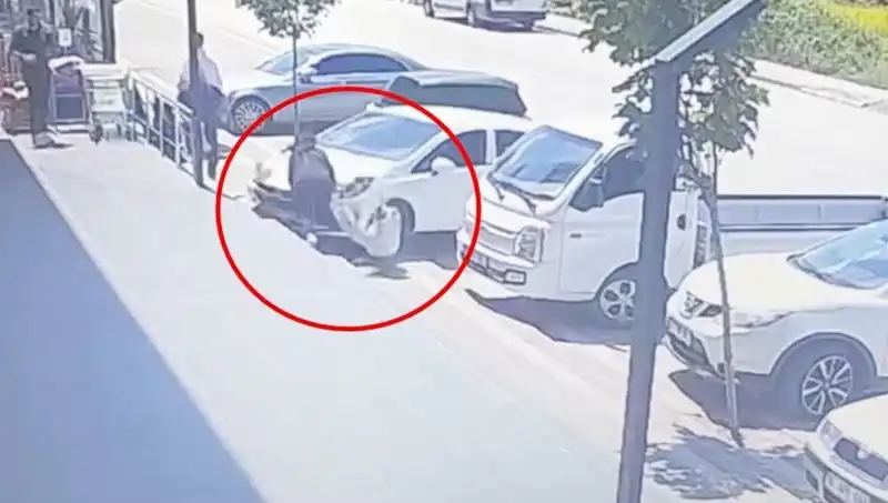 Yalova’da Trafik Kazası: Lise Öğrencisi Aracın Altında Kaldı