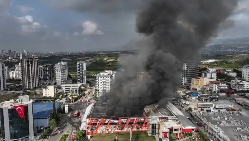 Mersin'de Fabrika Yangını: TOMA ile Yangına Müdahele ve Son Gelişmeler