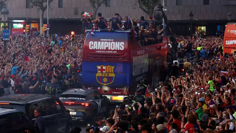 Barça Yıldızları, Taraftarlarıyla Unutulmaz Bir Buluşma Gerçekleştirdi