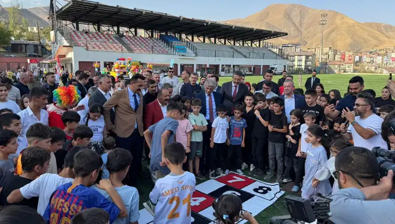 Hakkari'de Anadolu Şenliği Coşku ve Eğlence Dolu Başladı