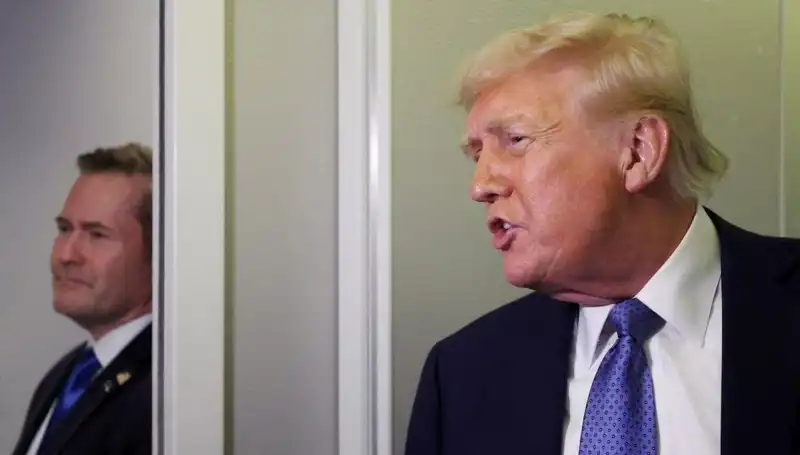 Trump, Yanlışlıkla Sızdırdığı Planlar Sonrası Mike Waltz'u Görevden Aldı!