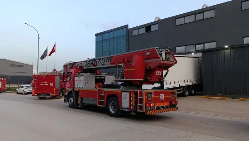 İnegöl’de Korkutan Fabrika Yangını: Olay Yerinden İlk Görüntüler