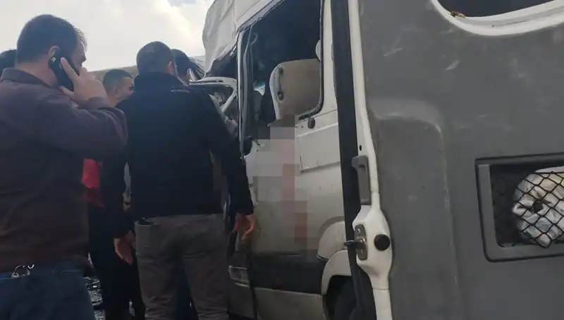 Van’da Feci Kaza: Minibüs ile Kamyonet Çarpıştı, 6 Ölü, 8 Yaralı