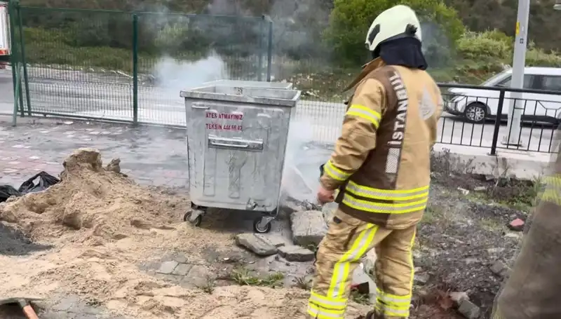 Başakşehir’de Çöp Konteynerinden Yükselen Dumanlar, Şehirde Korku Saldı