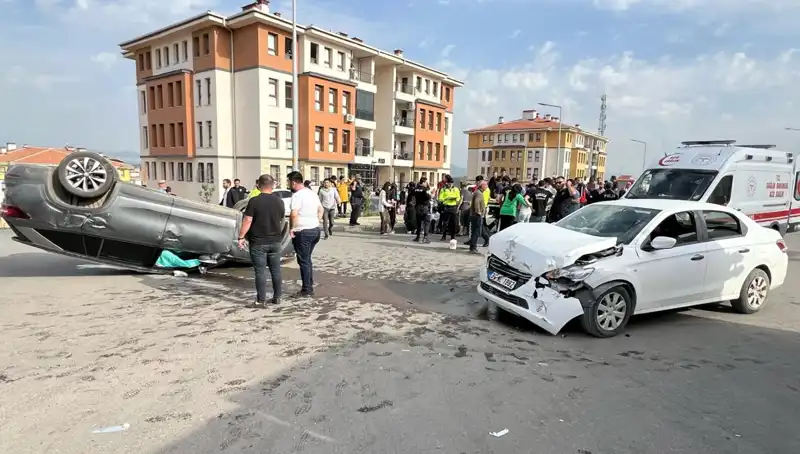 Nurdağı'nda Feci Kaza: 6 Çocukla Birlikte 9 Kişi Yaralandı