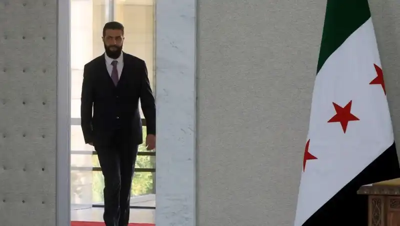 Paris’teki Şara-Macron Zirvesi: Fransa, Yeni Suriye için destek sunacak!