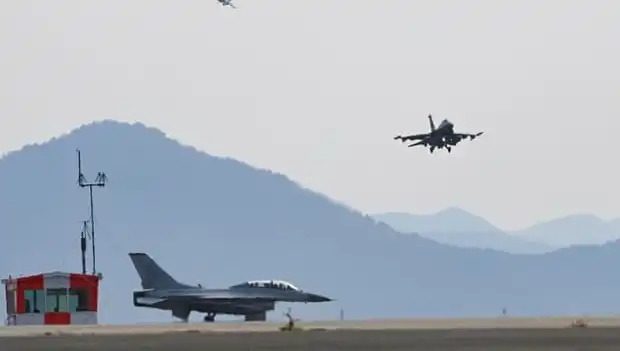 Güney Kore'de Askeri Tatbikat Korkutucu Bir Kazayla Sonuçlandı: Savaş Uçağı Köyü Bombaladı