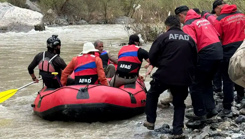 Zap Suyu Kenarında Mahsur Kalan 4 Kişi Dramı: İyi Haber Geldi!