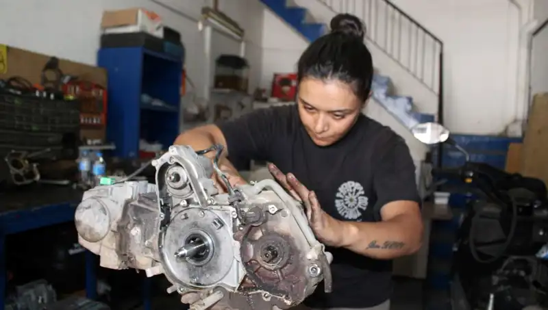 Eşi Çırak Bulamıyordu: 33 Yaşında Motor Ustası Olan Hayriye’nin Hikayesi
