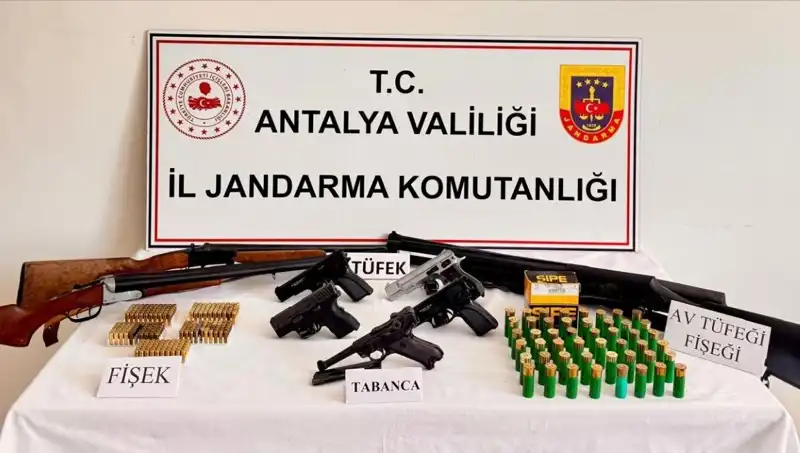 Antalya'da Ruhsatsız Silah Operasyonu: İlgili Şahıslar Tutuklandı