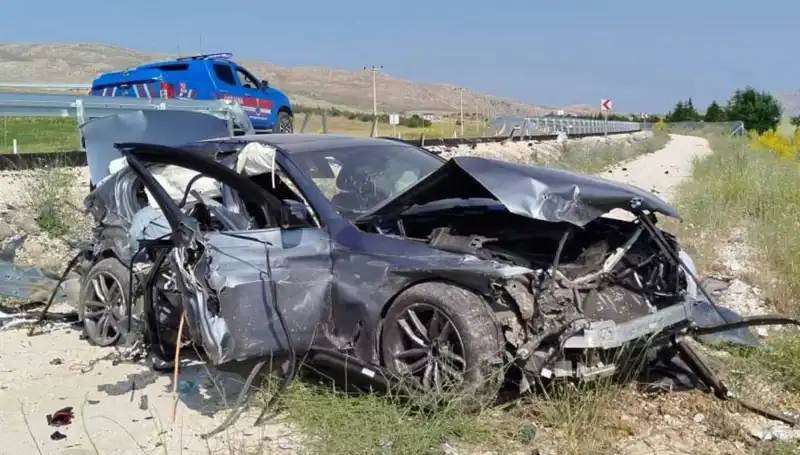 Sivas’ta Kaotik İki Trafik Kazası: 9 Yaralı, Detaylar Şok Edici!